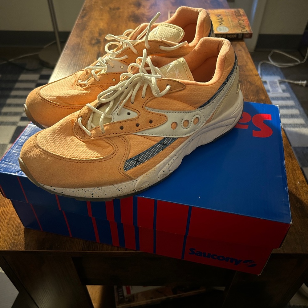 Men’s Saucony AYA PEACH sneakers sz 10.0